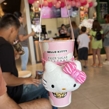 Tiger  Sugar - Hello Kitty cup holder, there's 4 choices in total - Bubble Tea Near Me - Carle Place, New York