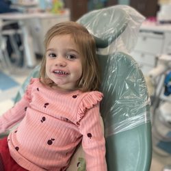 Growing Smiles - My daughter had to go in for a day of appointment for a gray (dying) injured tooth and wasn't scared at all!