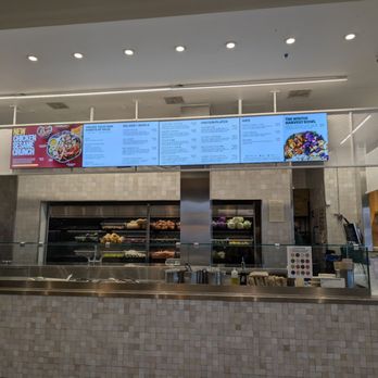 sweetgreen - Healthy Salads, Wraps, and Bowls - Ordering Counter - Salad Near Me - Houston, Texas