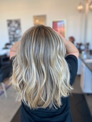 Surreal Beauty Nashvillle | Barber | Blowout Bar by null