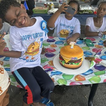 Cake and Art - My son loves cheeseburgers! He thought is was a real one and took a bite out of it hahahah - Bakeries Near Me - West Hollywood, California