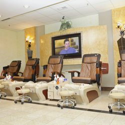 Deluxe Nails
