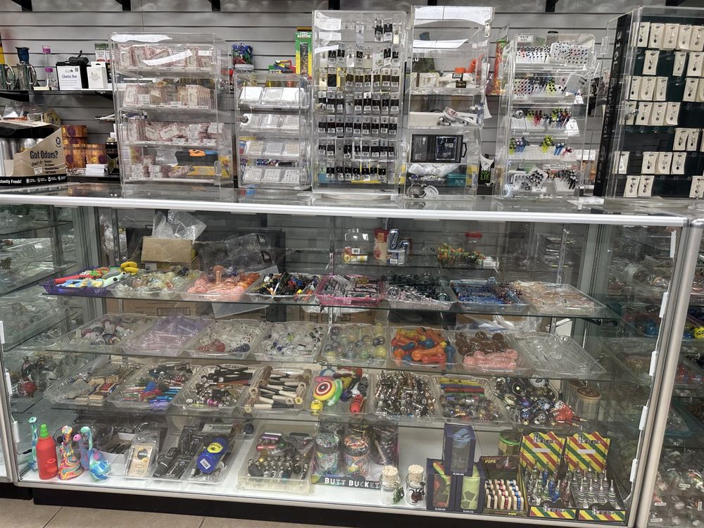 DISCOUNT CIGARETTES AND MORE Updated September 2024 13 Photos 3830 E Flamingo Road, Las