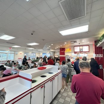 In-N-Out Burger - Fast Food Near Me - Millbrae, California In-N-Out Burger - Fast Food Near Me - Millbrae, California