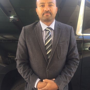 E&R Limo Services - Driver when he is waiting you outside. - Limos Near Me E&R Limo Services - Driver when he is waiting you outside. - Limos Near Me