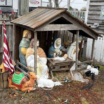 A Muse Me Antiques & Treasures - Home Decor Near Me - Cedar Point, North Carolina A Muse Me Antiques & Treasures - Home Decor Near Me - Cedar Point, North Carolina