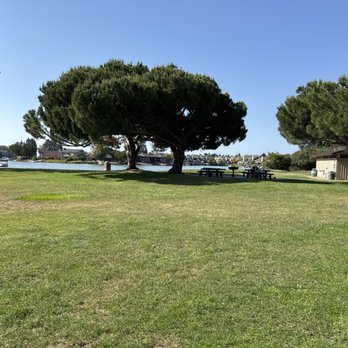 Marlin Park - Large lawn after parking facing the water - Parks Near Me Marlin Park - Large lawn after parking facing the water - Parks Near Me