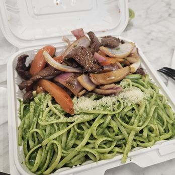 Tataypa Peruvian Kitchen - Lomo Saltado con Tallarin Verde - Peruvian Near Me - Arcadia, California Tataypa Peruvian Kitchen - Lomo Saltado con Tallarin Verde - Peruvian Near Me - Arcadia, California