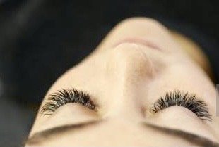 Lashes by Michelle Logo