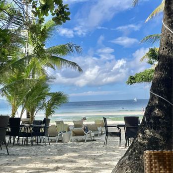 sur beach resort - Lovely breakfast tables, some closer to the beach view - Beaches Near Me