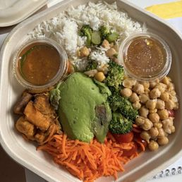 Custome bowl - White rice, sweet potato, avocado, tomatoes, carrots, chick peas, spicy broccoli and ginger dressing