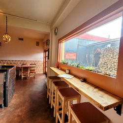 Esquina Pizza - Indoor seating