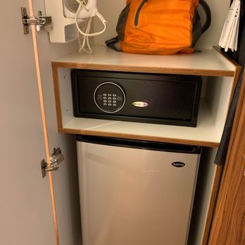 Hotel Strata - Refrigerator and safe. - Hotels Near Me - Mountain View, California