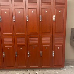 LA Fitness - Locker room