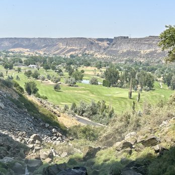 Perrine Coulee Falls - The scene surroundings beside Perrine Coulee Falls. - Hiking Near Me - Twin Falls, Idaho Perrine Coulee Falls - The scene surroundings beside Perrine Coulee Falls. - Hiking Near Me - Twin Falls, Idaho