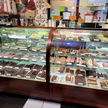 Kilwins Ice Cream - Chocolate - Fudge - July 2021: $33.99 per pound - Chocolatiers & Shops Near Me - St. Petersburg, Florida Kilwins Ice Cream - Chocolate - Fudge - July 2021: $33.99 per pound - Chocolatiers & Shops Near Me - St. Petersburg, Florida