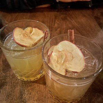 Plate - Bourbon cocktails - American Near Me - Stowe, Vermont Plate - Bourbon cocktails - American Near Me - Stowe, Vermont