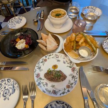 La Plume - French onion soup, burrata, beef tartare and tempura shrimp/calamari/ zucchini/ green beans. - French Near Me - Toronto, Ontario La Plume - French onion soup, burrata, beef tartare and tempura shrimp/calamari/ zucchini/ green beans. - French Near Me - Toronto, Ontario
