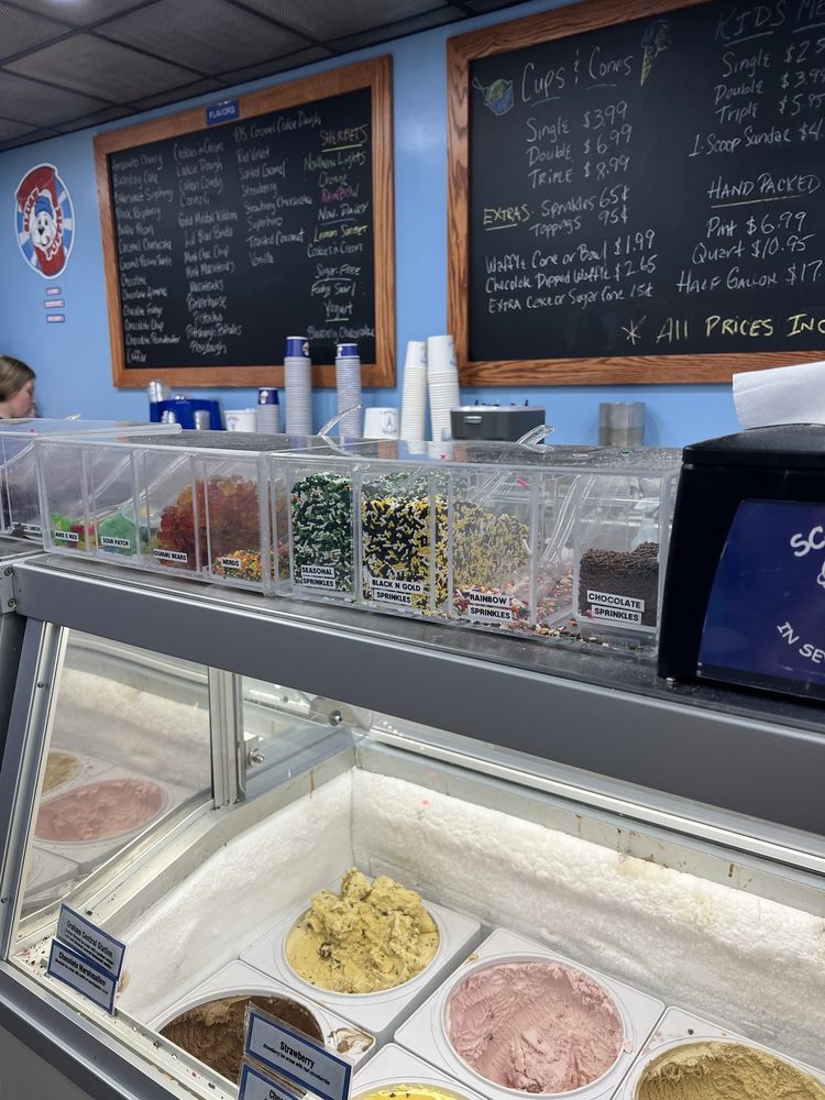 Scoops In Sewickley Logo