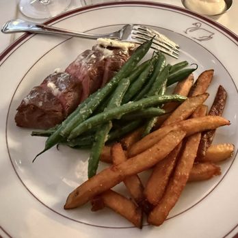 Le Swan - Steak and green beans - French Near Me - Toronto, Ontario Le Swan - Steak and green beans - French Near Me - Toronto, Ontario