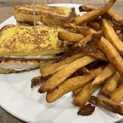 Linda's Eating Place - The Real Monte Cristo with fries
