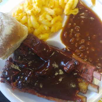 Gus's Deli Bbq and Grill - New American Near Me - Paramount, California