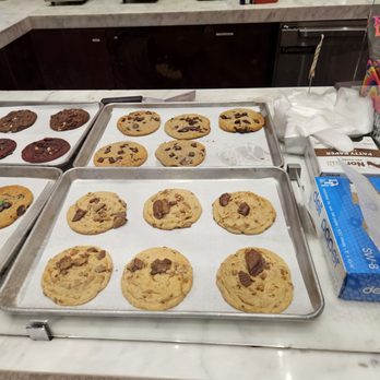 Sloan's - Los Angeles - Cookies - Ice Cream & Frozen Yogurt Near Me - Los Angeles, California Sloan's - Los Angeles - Cookies - Ice Cream & Frozen Yogurt Near Me - Los Angeles, California