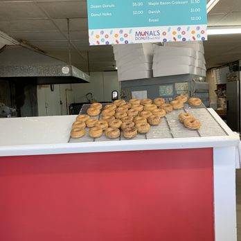 Munal's Donut Shop - a display of doughnuts - Donuts Near Me - Paducah, Kentucky