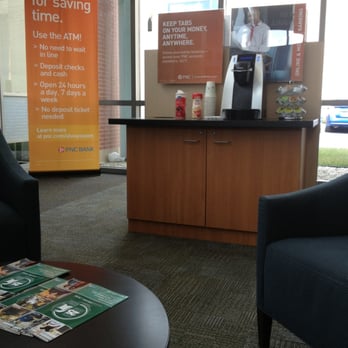 PNC Bank - Kreurig station - Banks & Credit Unions Near Me - Wauwatosa, Wisconsin