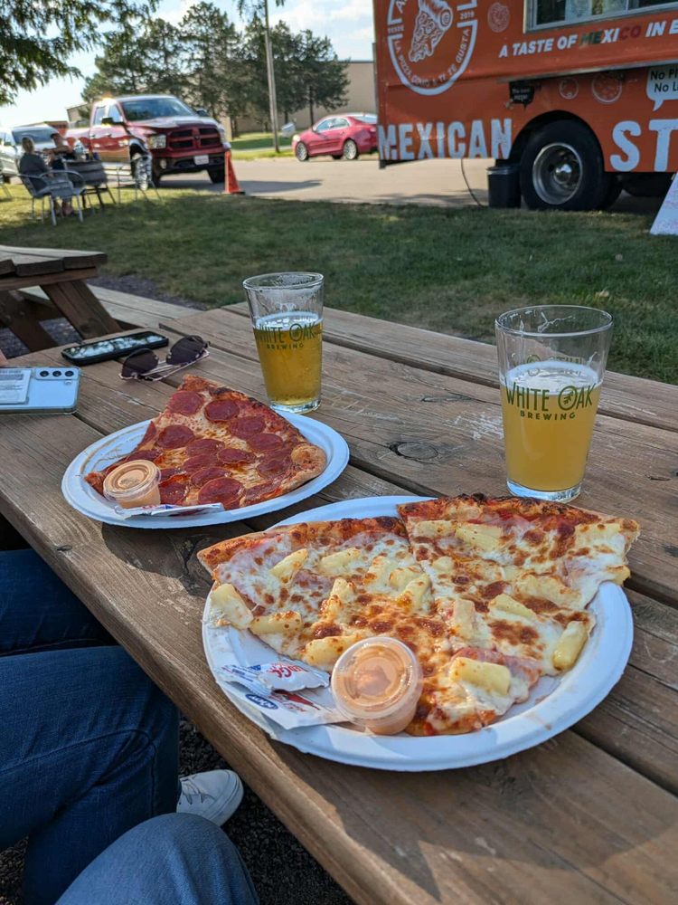 Artesanos Pizza Logo