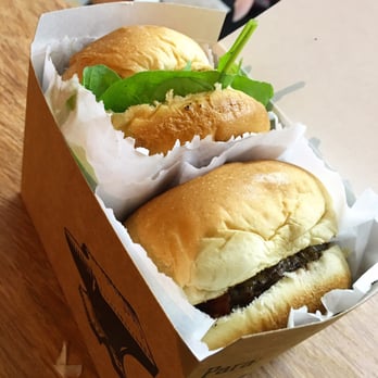 Capitão Barley - Ambiente descontraído onde o Bigorna Food Truck serve bons burgers a excelente preço. - Beer Bar Near Me - São Paulo, SP Capitão Barley - Ambiente descontraído onde o Bigorna Food Truck serve bons burgers a excelente preço. - Beer Bar Near Me - São Paulo, SP