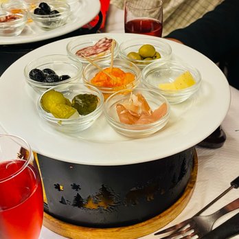 Refuge des Fondues - Fondue Near Me - Paris, 75