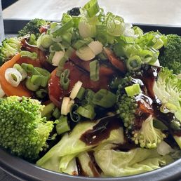 Brown rice veggie bowl with green onions Brown rice veggie bowl with green onions