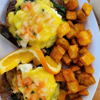 Eggs 'n Things Ko Olina - Kalua Pig Eggs Benedict on Taro Buns - American Near Me - Kapolei, Hawaii Eggs 'n Things Ko Olina - Kalua Pig Eggs Benedict on Taro Buns - American Near Me - Kapolei, Hawaii