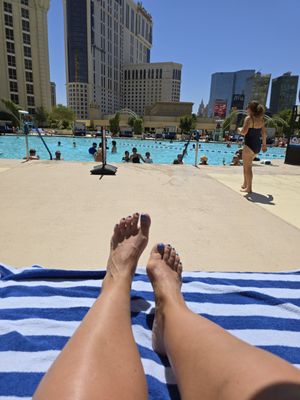 Pool a Paris by null
