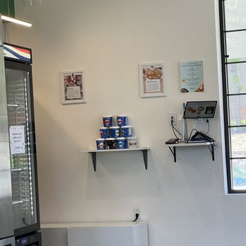 Local Kitchens - Ordering kiosk - Burgers Near Me - Lafayette, California Local Kitchens - Ordering kiosk - Burgers Near Me - Lafayette, California