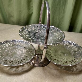 Idyllwild Help Center Thrift Store - Folding cake tray all cleaned up. - Thrift Stores Near Me - Idyllwild, California Idyllwild Help Center Thrift Store - Folding cake tray all cleaned up. - Thrift Stores Near Me - Idyllwild, California
