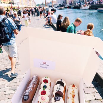 Queen's Delight - You can take the eclairs to go in their perfectly fitting box and you can enjoy them anywhere - Bakeries Near Me - Copenhagen, 84 Queen's Delight - You can take the eclairs to go in their perfectly fitting box and you can enjoy them anywhere - Bakeries Near Me - Copenhagen, 84