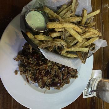 Wooden Nickel Pub & Eateries - Pulled pork - Bars Near Me - Sublimity, Oregon