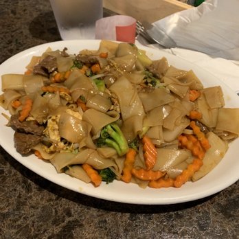 Dan's Kitchen - Pad see ew - Asian Fusion Near Me - Sturgeon Bay, Wisconsin Dan's Kitchen - Pad see ew - Asian Fusion Near Me - Sturgeon Bay, Wisconsin