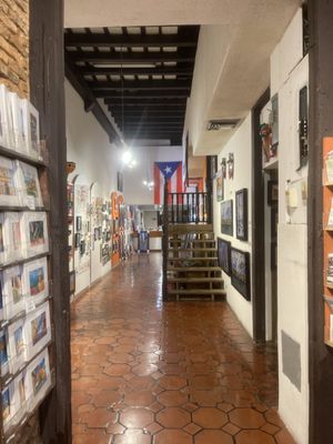 Puerto Rican Art & Crafts by null