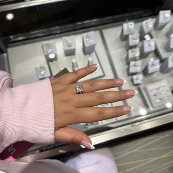 Zales Jewelry Outlet - Jewelry Near Me - Camarillo, California Zales Jewelry Outlet - Jewelry Near Me - Camarillo, California