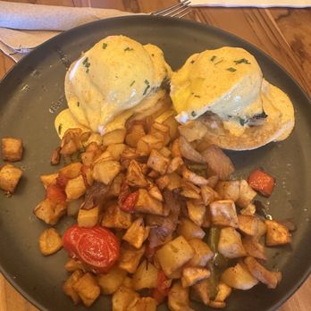 Pradera Brunch - Pork Belly Benedict - Breakfast & Brunch Near Me - Costa Mesa, California