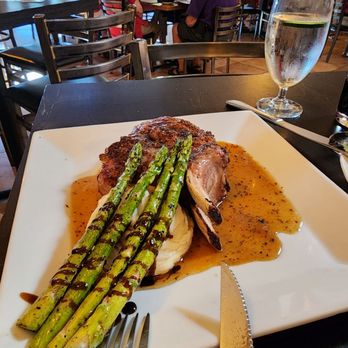 Stokehouse Grill - Pork chop, mashed potato, and grilled asparagus! AMAZING. - New American Near Me - Paso Robles, California Stokehouse Grill - Pork chop, mashed potato, and grilled asparagus! AMAZING. - New American Near Me - Paso Robles, California