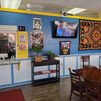 J Looney's - at the counter - Cajun/Creole Near Me - Long Beach, California J Looney's - at the counter - Cajun/Creole Near Me - Long Beach, California