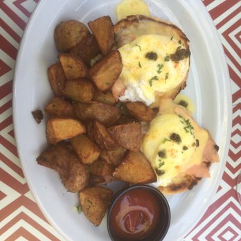 7th & Carson - Eggs Benedict with salmon - New American Near Me - Las Vegas, Nevada 7th & Carson - Eggs Benedict with salmon - New American Near Me - Las Vegas, Nevada