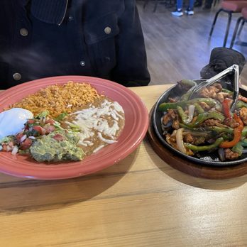 El Campestre - The best Chicken Fajitas in the 4 Corners area.  Nice caramelized onions and green peppers - Mexican Near Me - Cortez, Colorado