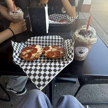 Ali's Bagel & Coffee - Pizza Bagel Oreo Cookie Blend - Coffee & Tea Near Me - Costa Mesa, California