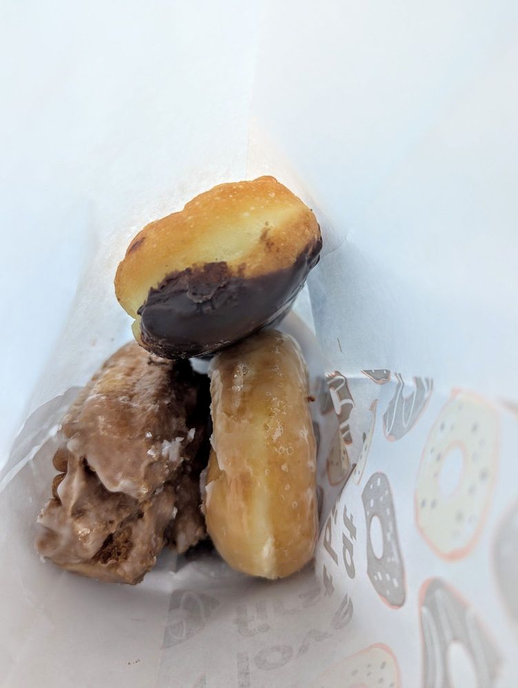 Lay’s Donuts Logo