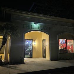The Cave Golf Club - Outside